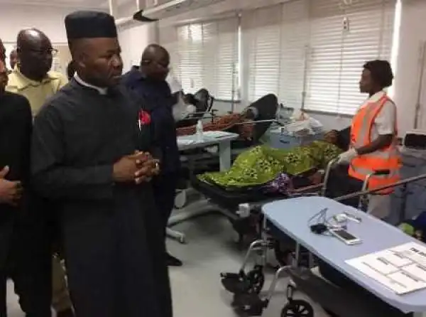 Reigners Gospel Church Tragedy: Godswill Akpabio Storms Hospital to Visit Survivors (Photos)